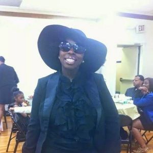 Meet your Posher, Latoya